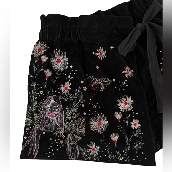 ZARA WOMAN EMBROIDERED VELVET
WRAP SCORT - Picture 3 of 8